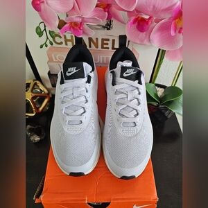 Nike Legend Essential 4 Womans Walking Shoe. Size 8 .5